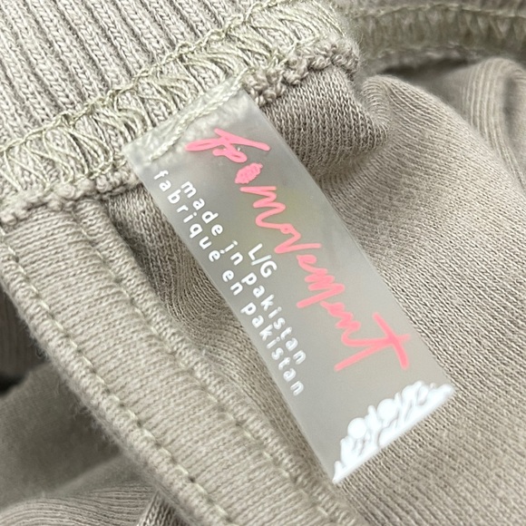 FREE PEOPLE Throw And Go Onesie Jumpsuit Cement NEW Size L - Picture 10 of 11